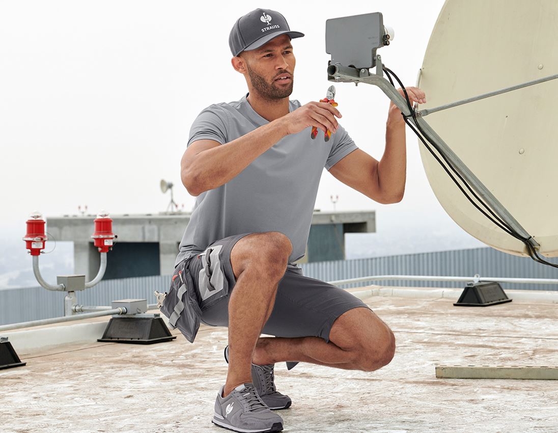 Short e.s.concrete light