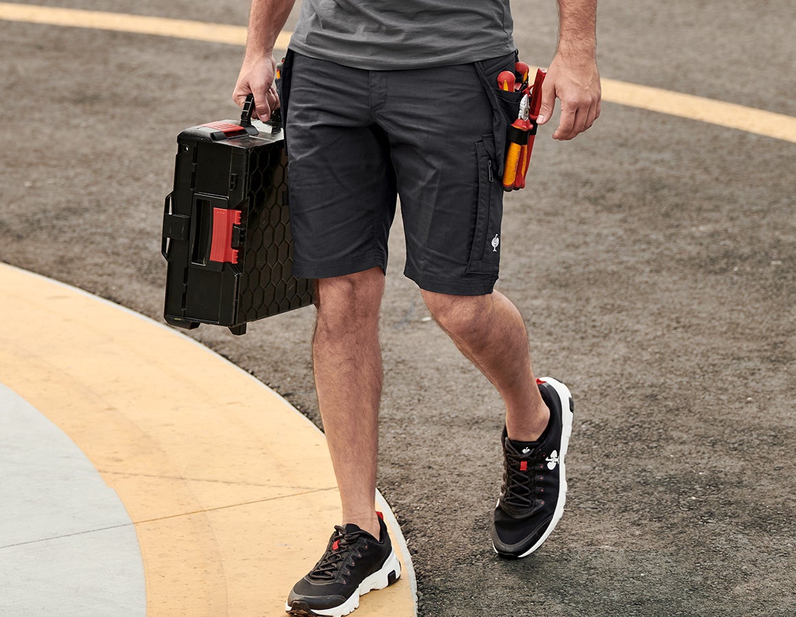 Short e.s.concrete light