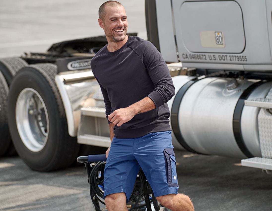 Short e.s.concrete light