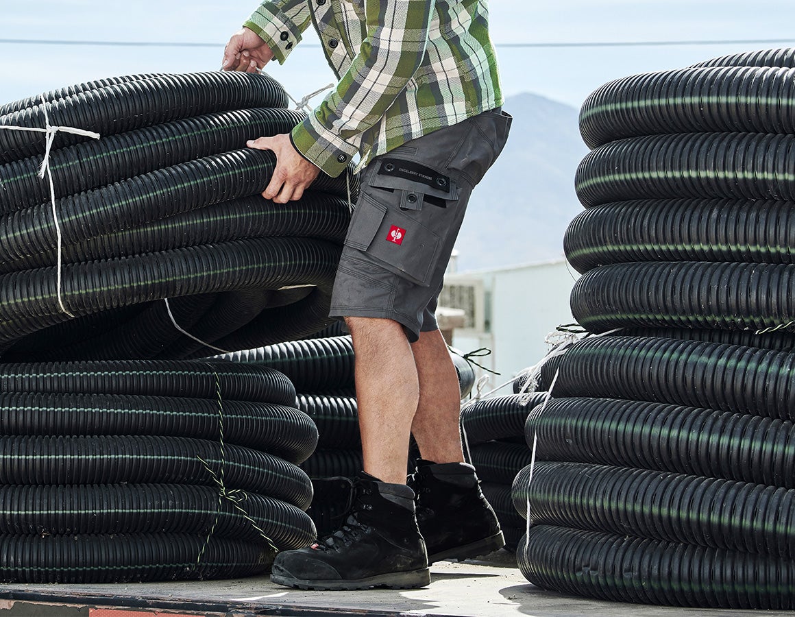 Short e.s.roughtough