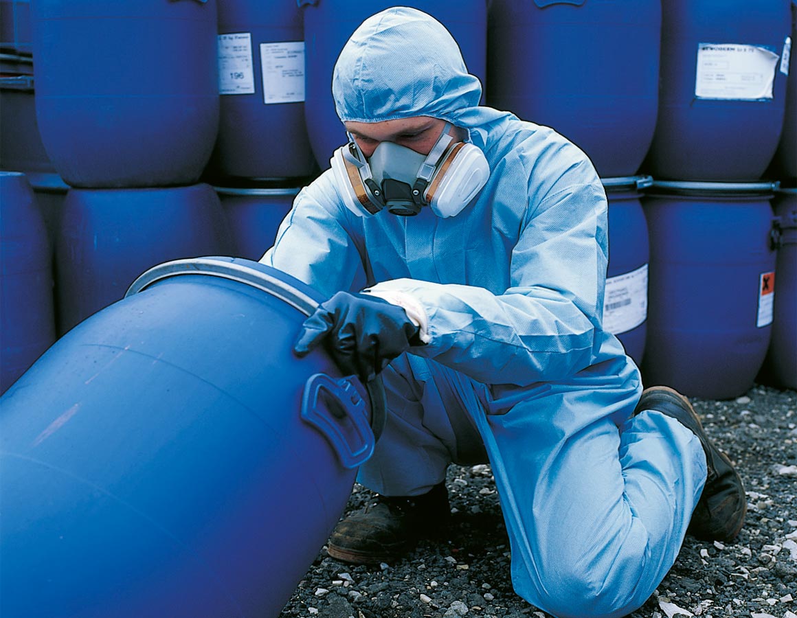 Vierlagiger Einweg-Overall mit Reißverschluss