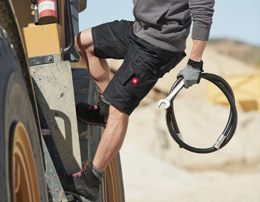 Short e.s.roughtough