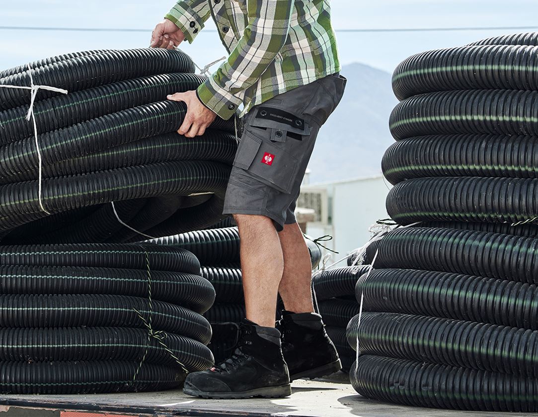 Short e.s.roughtough