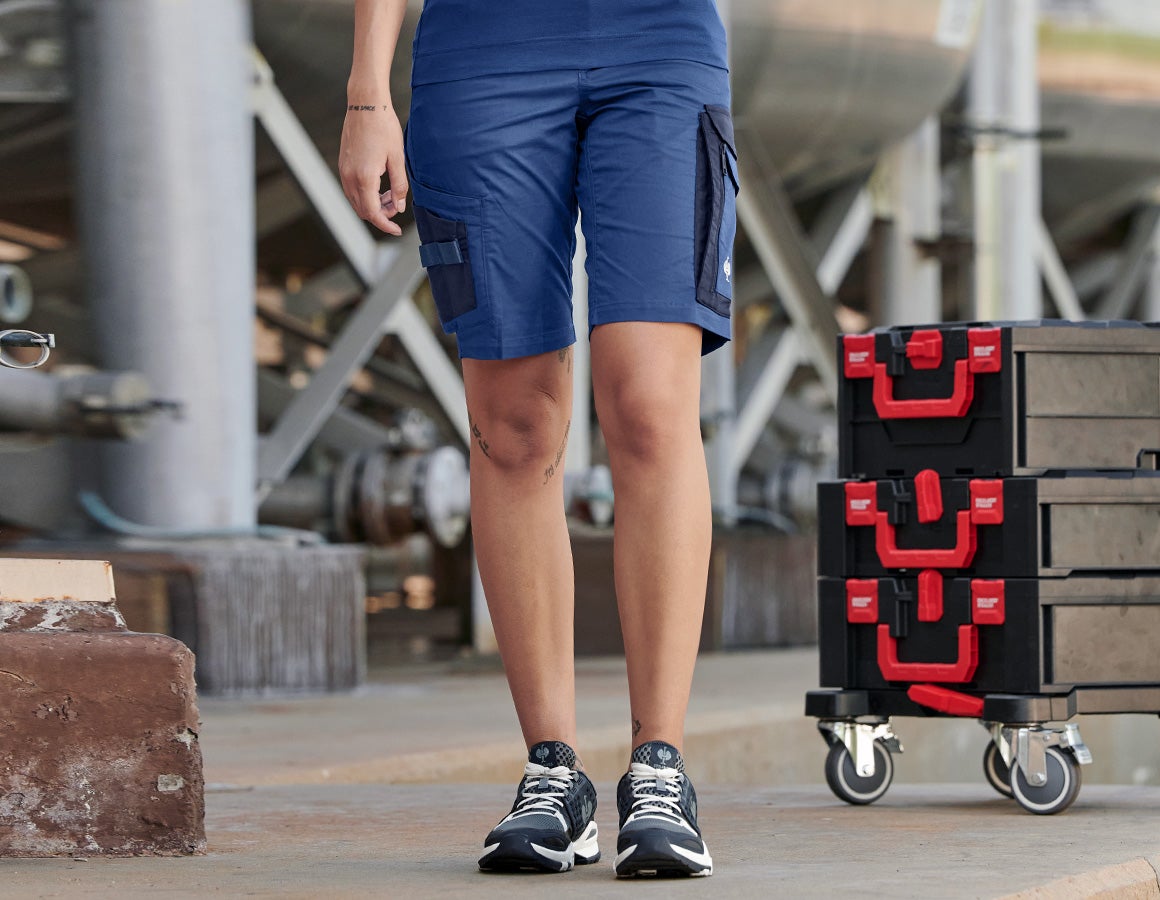 Short e.s.concrete light, Damen