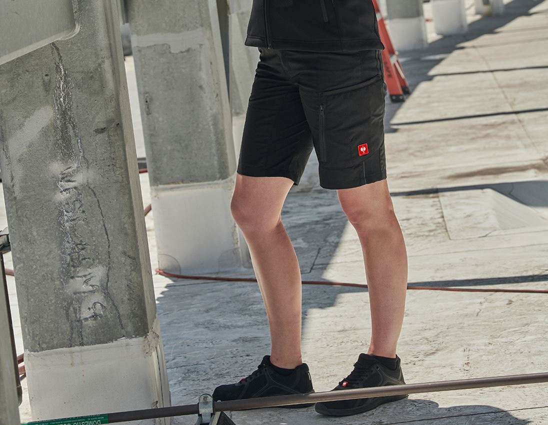 Short e.s.vision, Damen