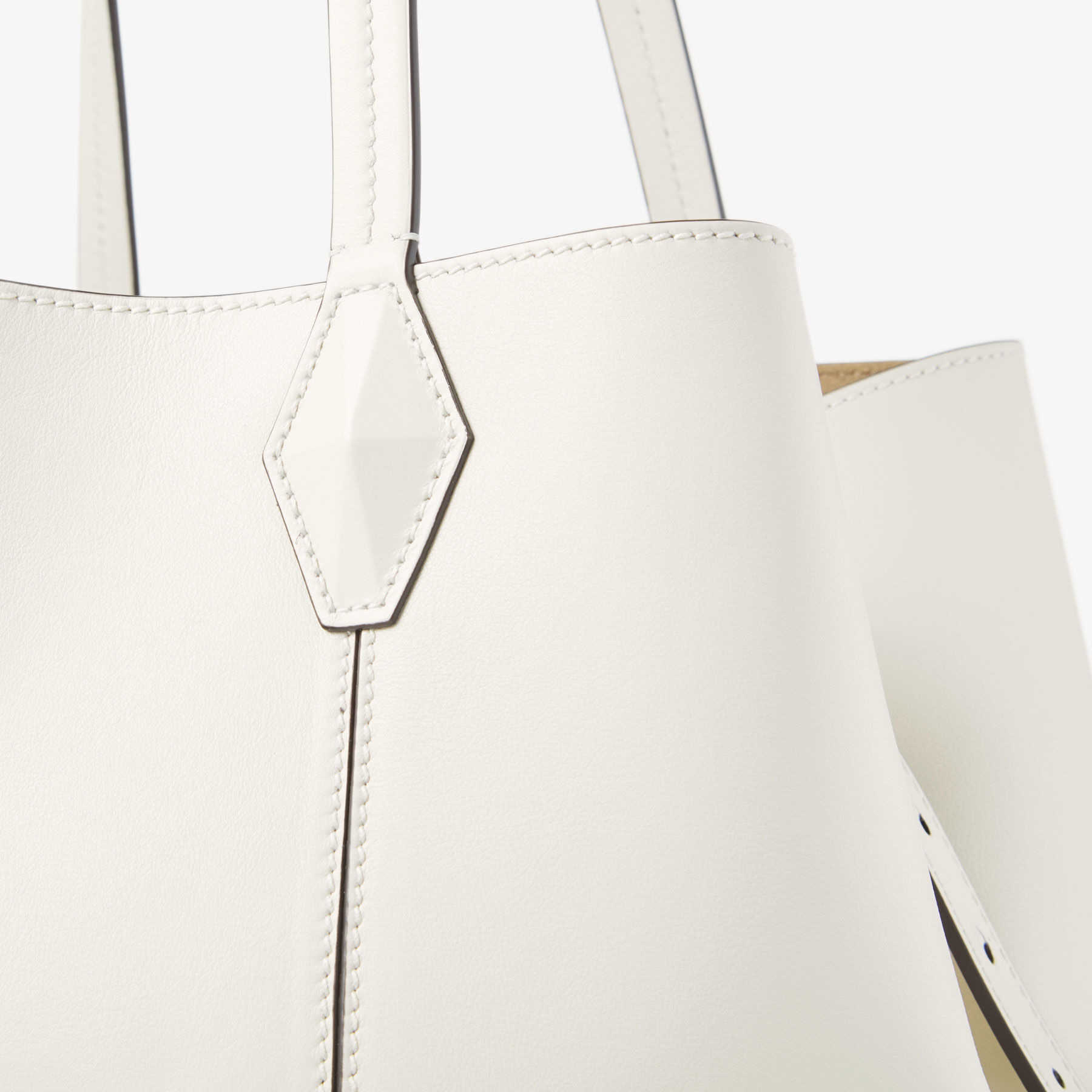 Diamond Tote M Latte Leather Tote Bag