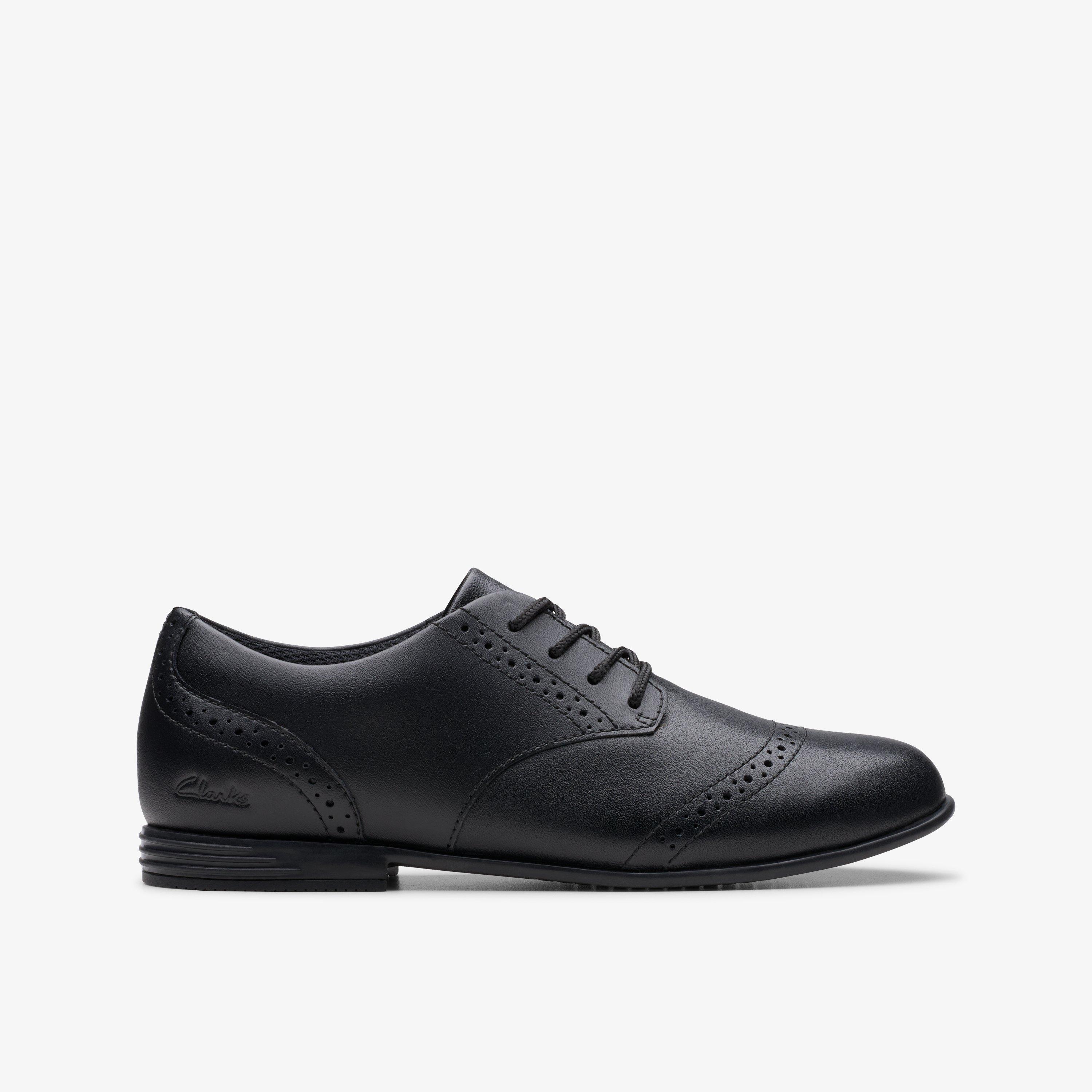 Finja Brogue Older