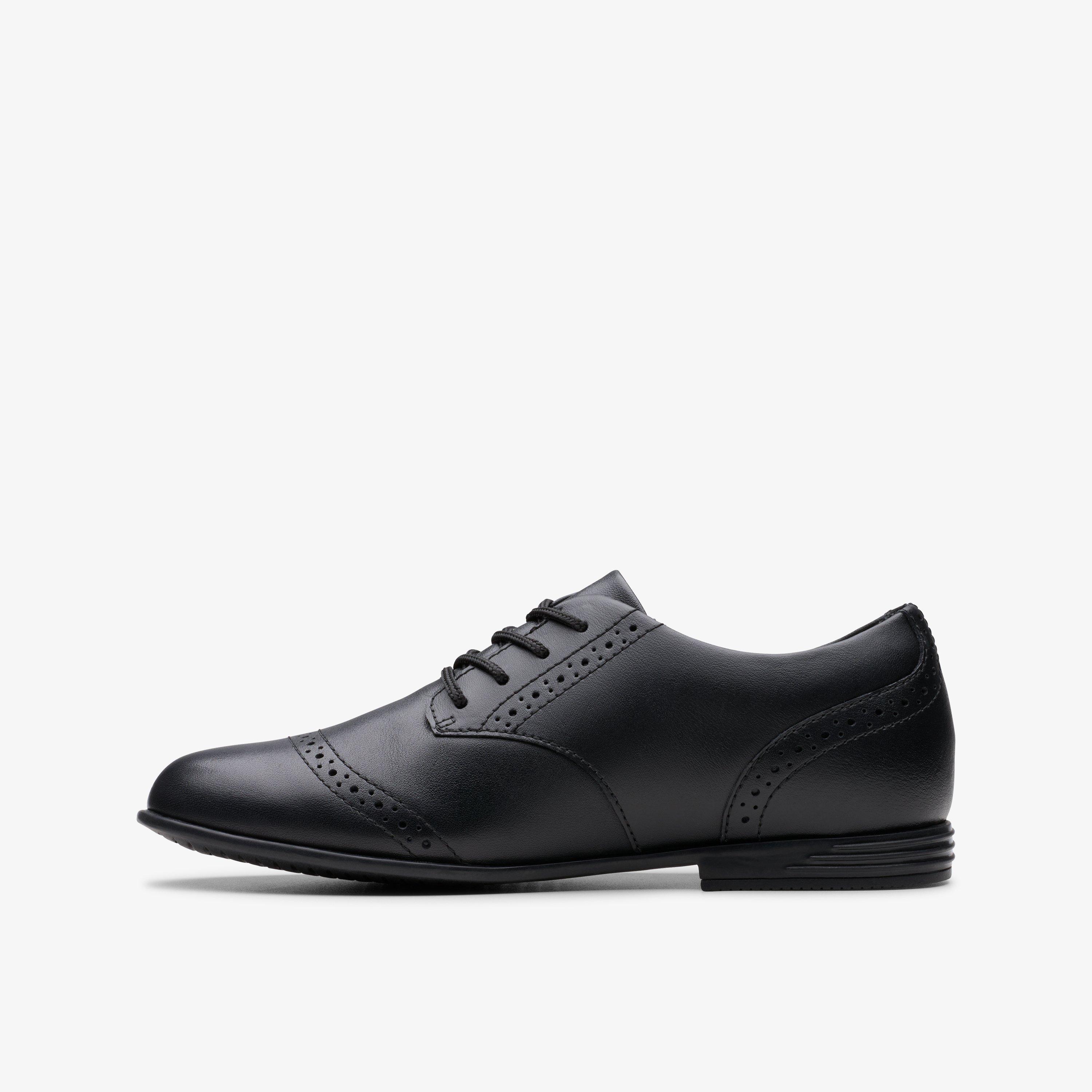 Finja Brogue Older