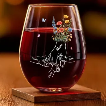 Mom��s Love Binds Us Forever - Family Personalized Custom Wine Glass - Mother's Day, Gift For Mom, Grandma