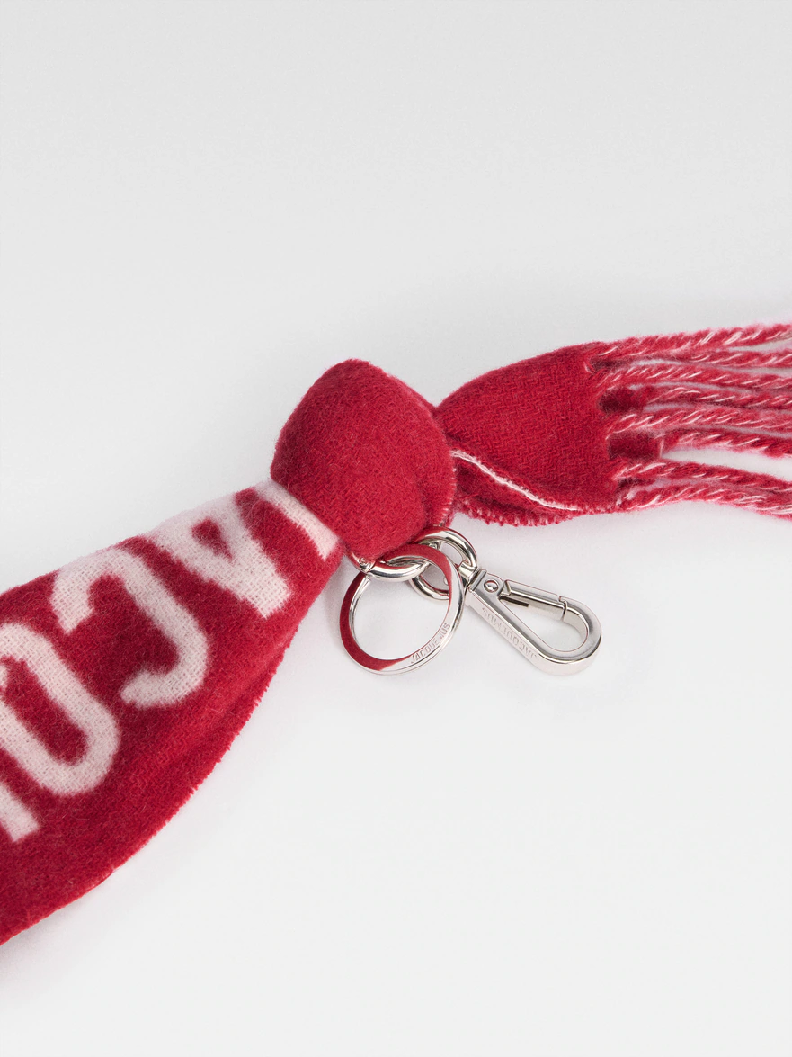 The Écharpe keychain