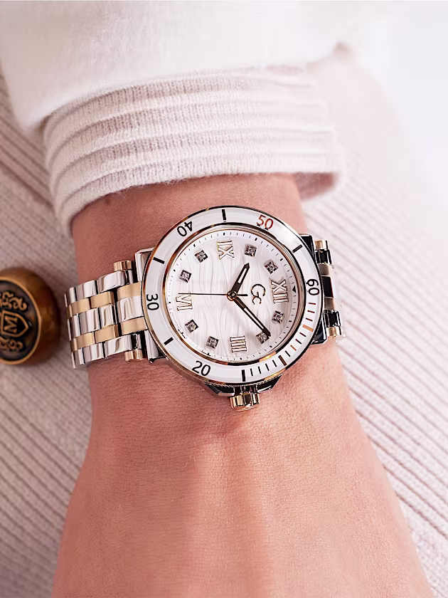 GC analogue quartz watch in stainless steel - GUESS