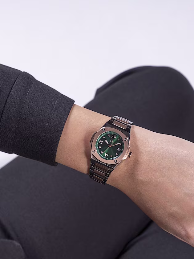 GC steel watch with date function - GUESS