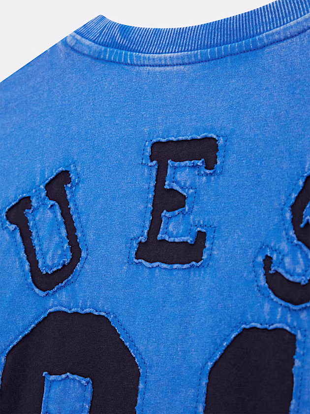 Oversized triangle logo t-shirt - GUESS