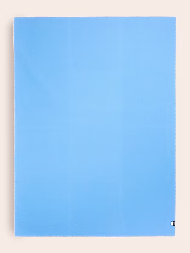 G cube logo pile blanket - GUESS