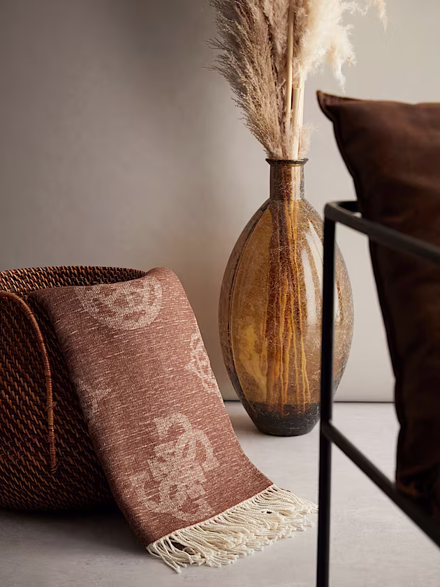 4G and Peony logo blanket - GUESS