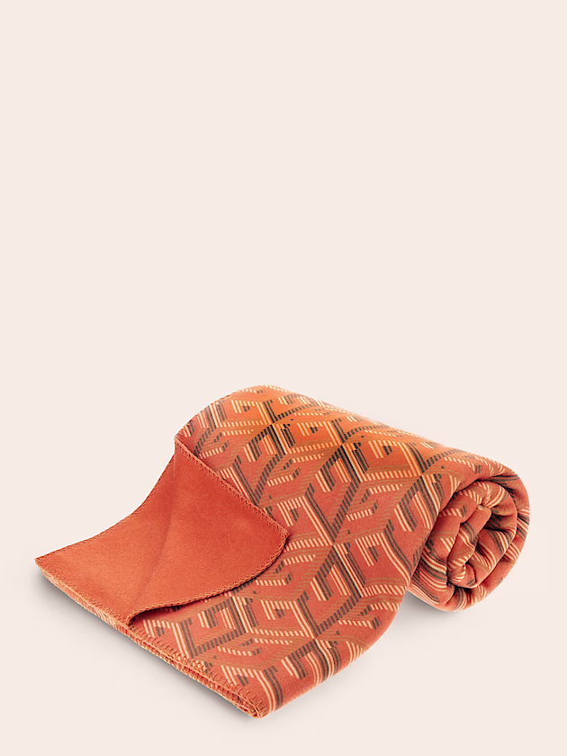 G cube logo pile blanket - GUESS