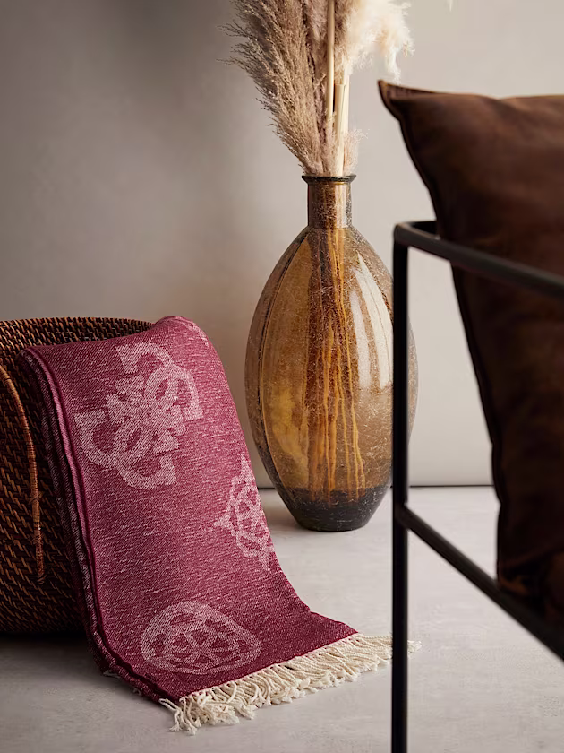 4G and Peony logo blanket - GUESS