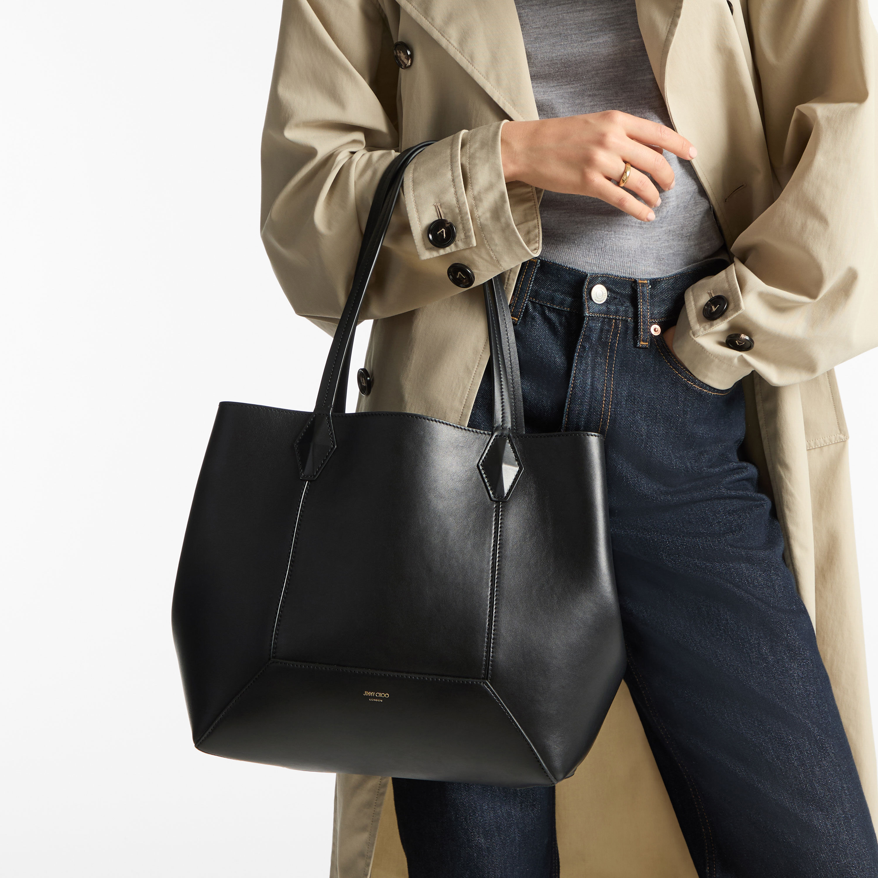 Diamond Tote M Black Calf Leather Tote Bag