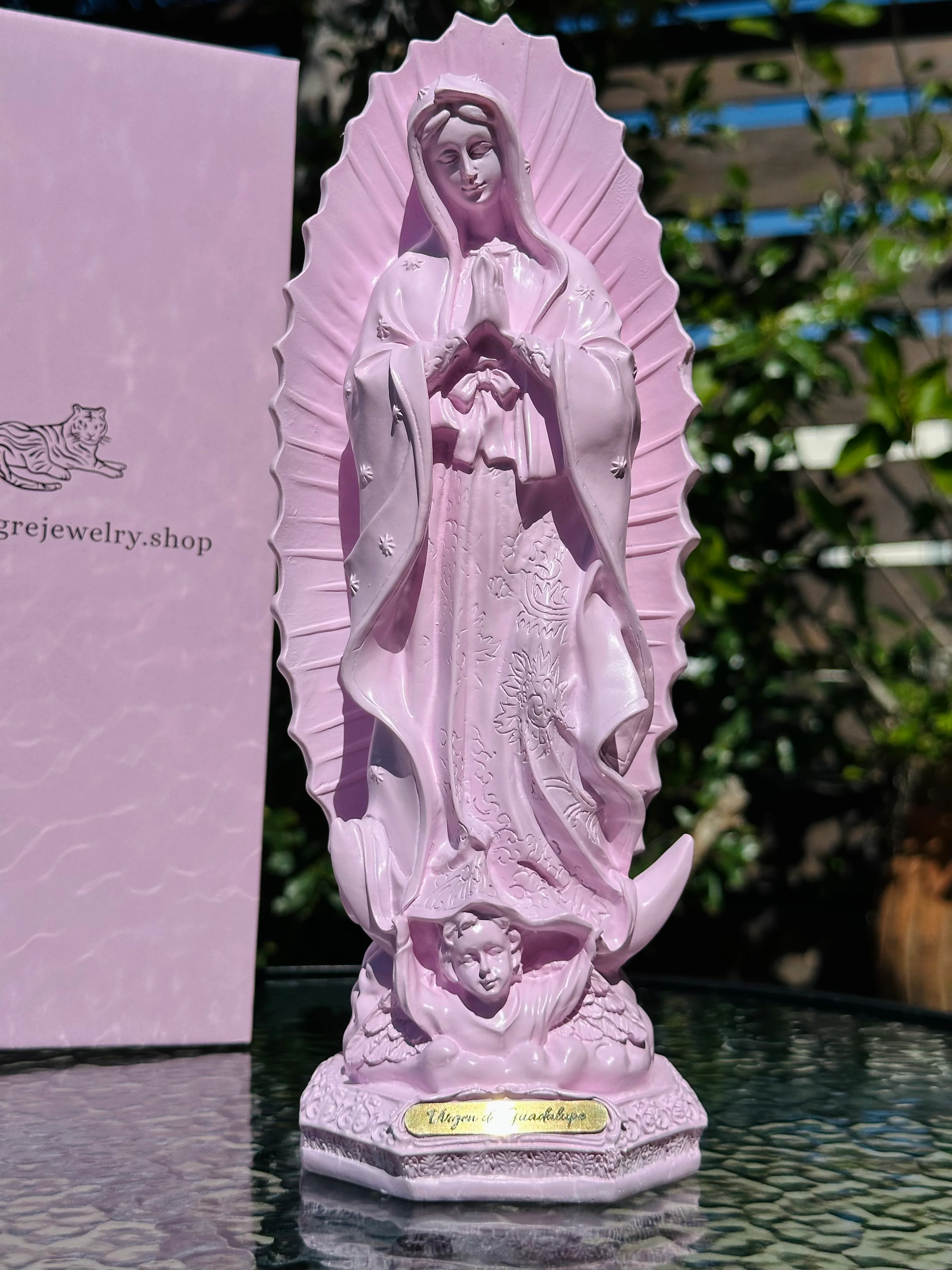 Virgen Mary Statue