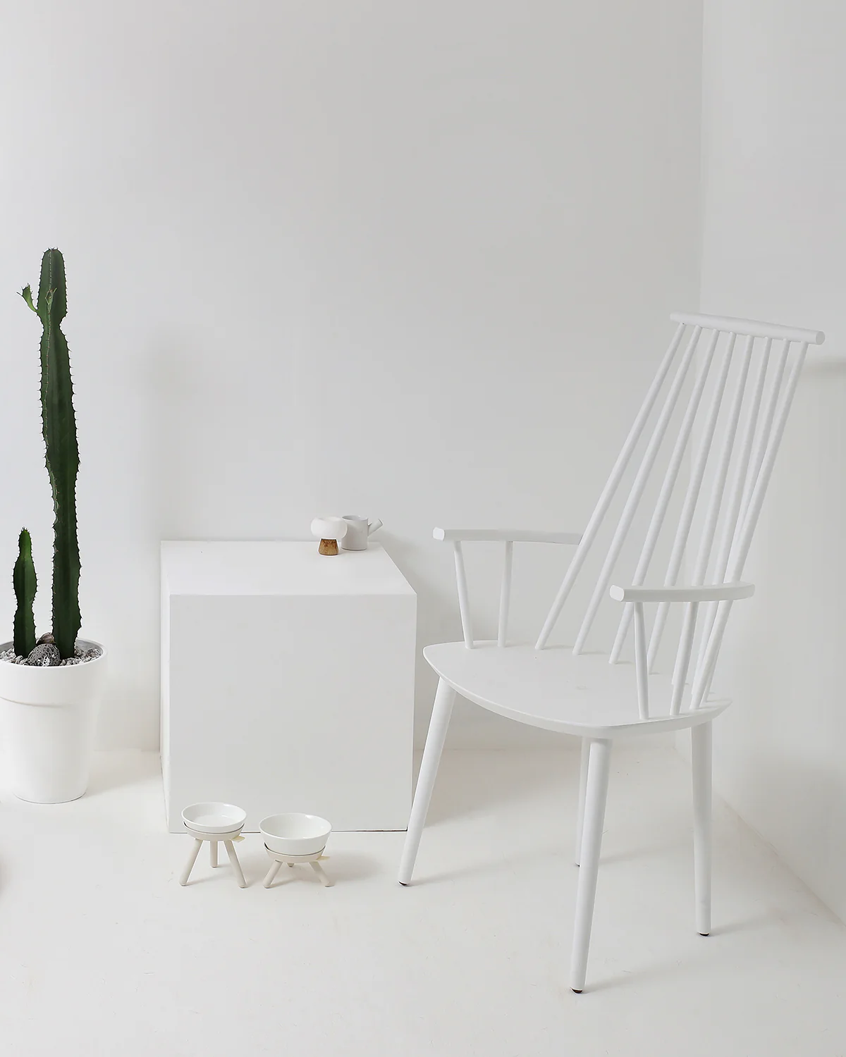 Oreo Elevated Pet Feeder Table. White . Tall