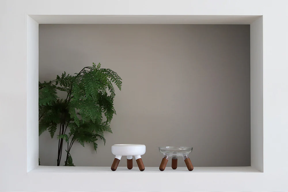 Oreo Glass Elevated Pet Table. Walnut . Short