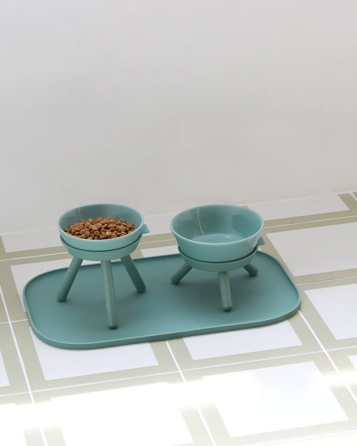Oreo Elevated Pet Feeder Table . Jade Green . Short
