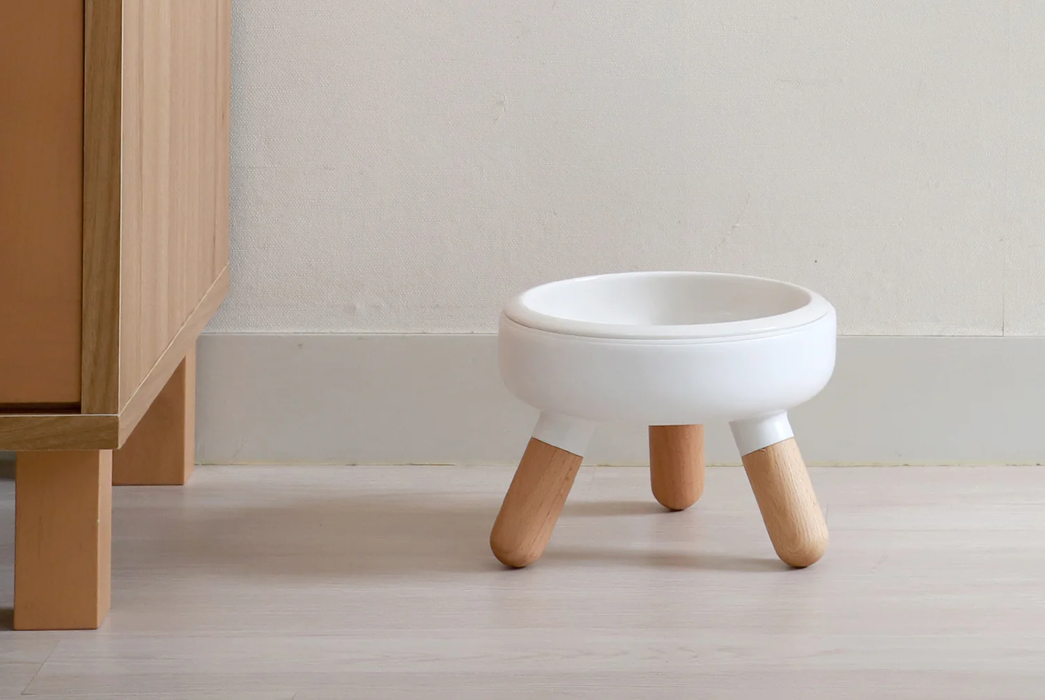 Oreo Elevated Pet Wood Table . Beech . Short