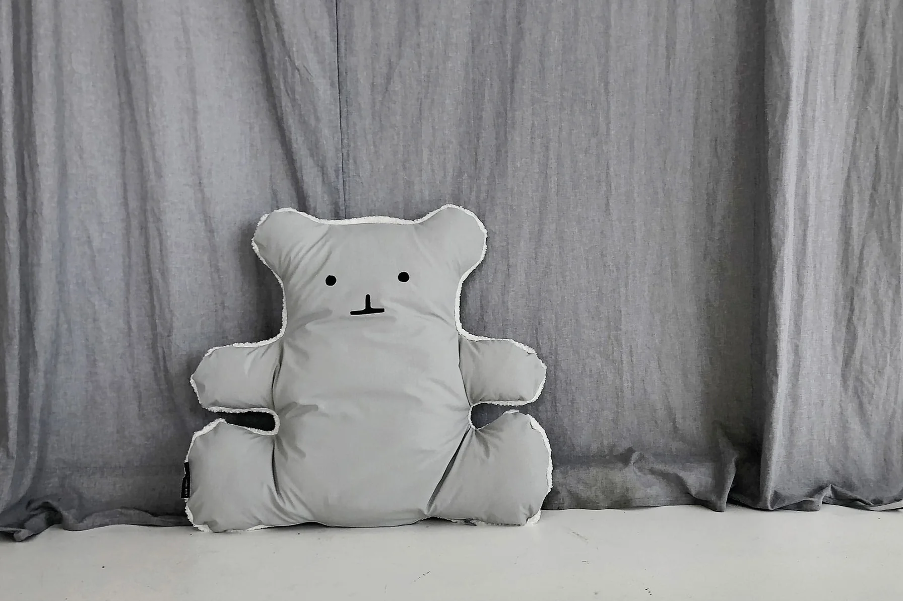 BEAR CUSHION . WHITE