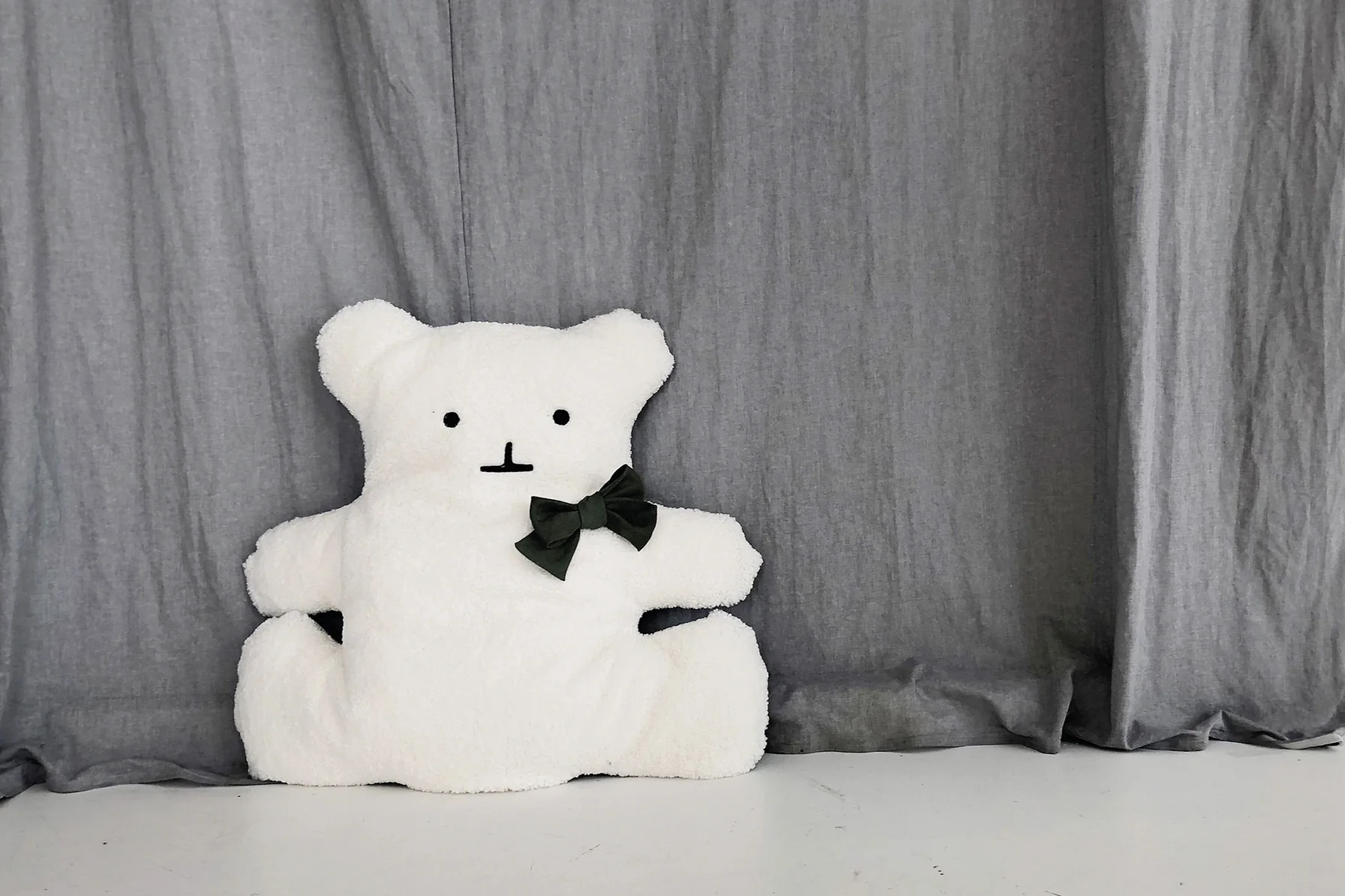 BEAR CUSHION . WHITE