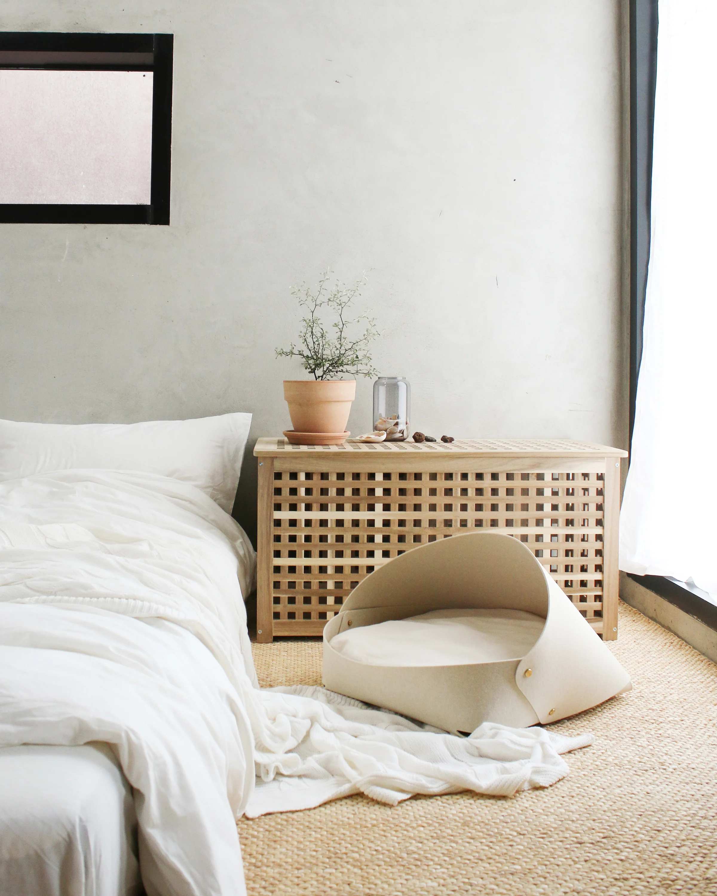 Marron Bed . Oatmeal