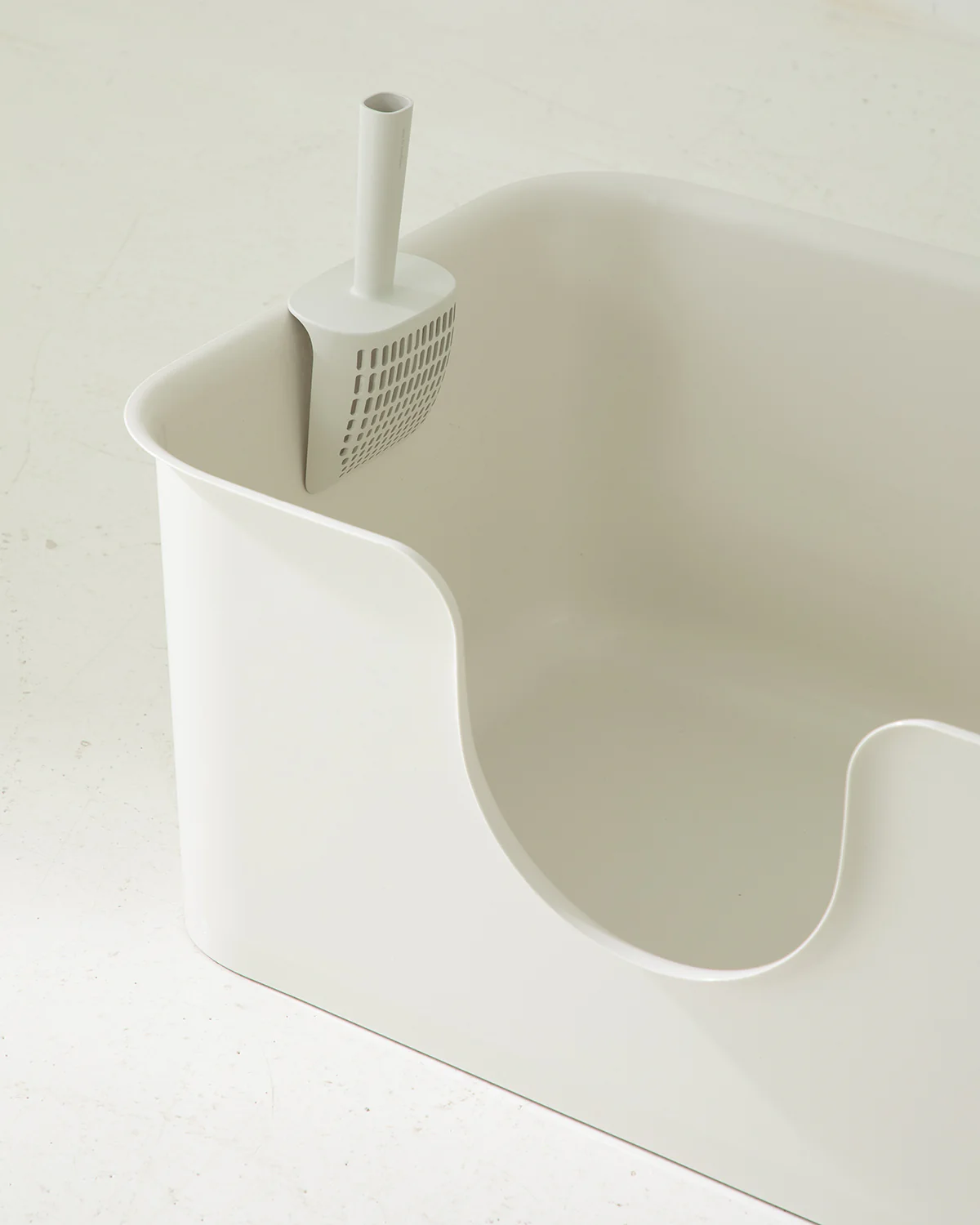 Poo Poo Cat Litter Scoop . White