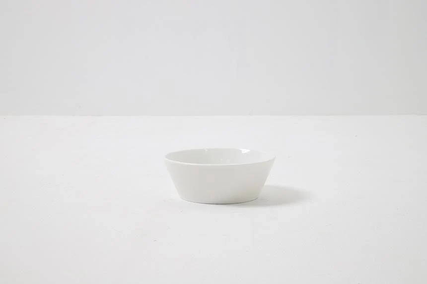 Oreo Elevated Pet Feeder Table . Black & White . Short