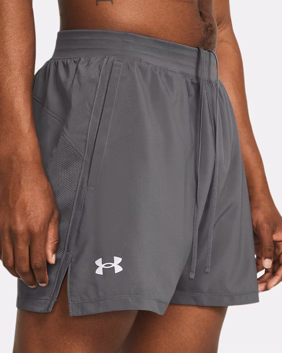 UA Launch Men's 13 cm Shorts