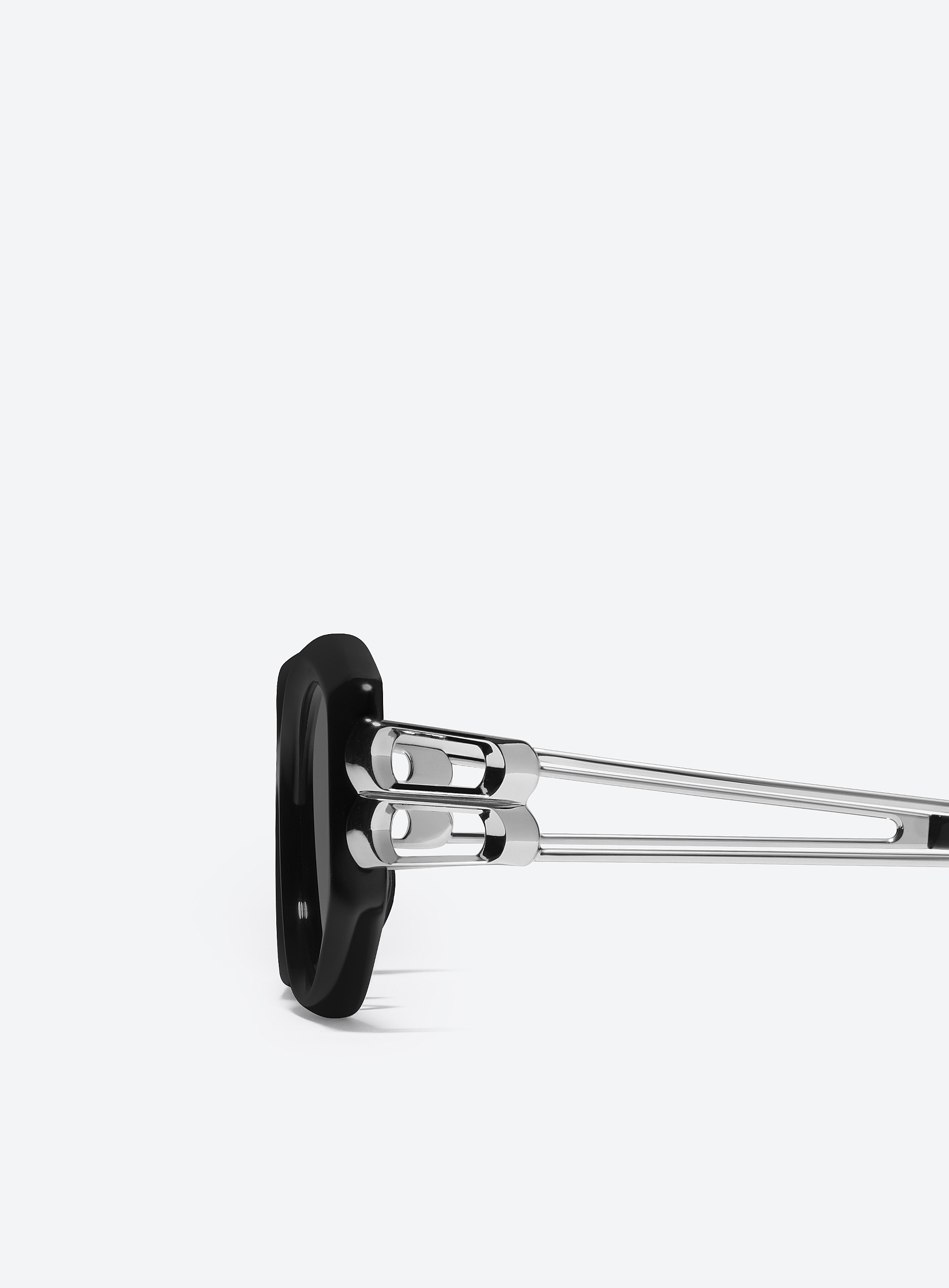 Gentle Monster Solid Loop 01