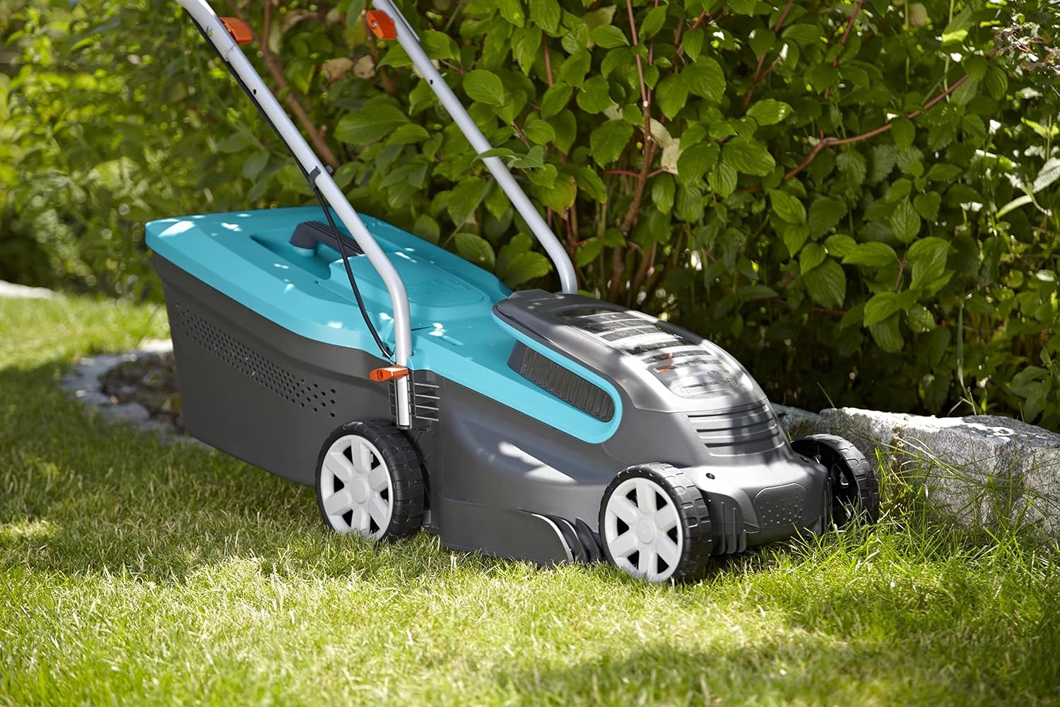 Powermax Li-40/32Gardena Battery Lawnmower: Lawnmower up to 280 m², Cutting Width 32 cm, Capacity 40 L, Cutting Height 20-60 mm, Folding Handlebar, Battery and Charger (5033-20)