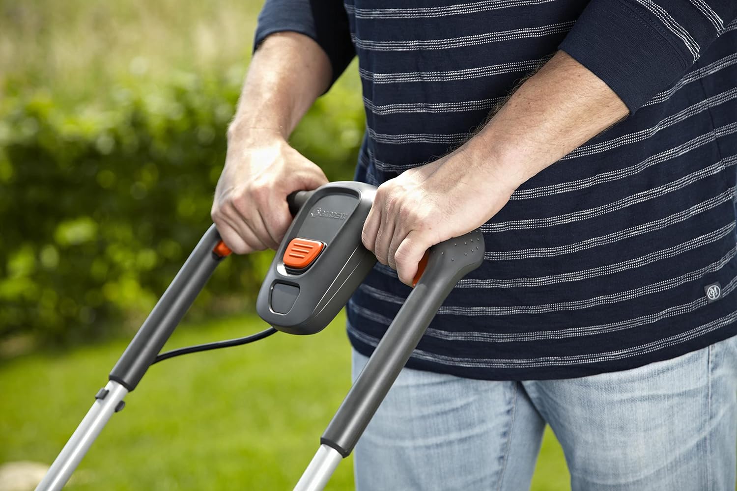 Powermax Li-40/32Gardena Battery Lawnmower: Lawnmower up to 280 m², Cutting Width 32 cm, Capacity 40 L, Cutting Height 20-60 mm, Folding Handlebar, Battery and Charger (5033-20)