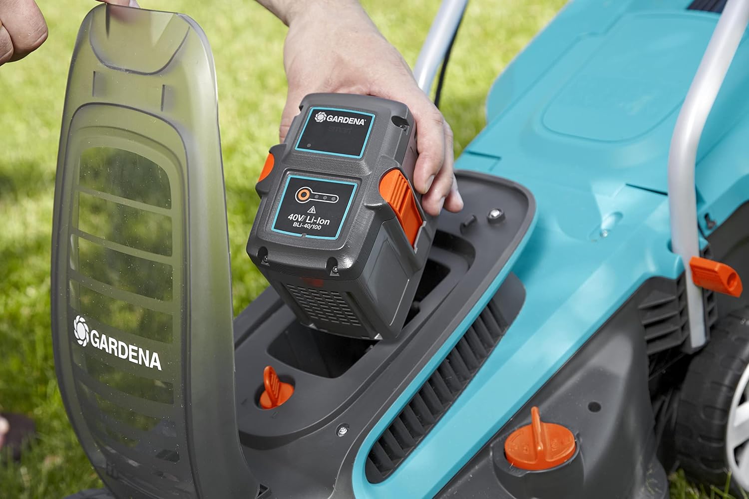 Powermax Li-40/32Gardena Battery Lawnmower: Lawnmower up to 280 m², Cutting Width 32 cm, Capacity 40 L, Cutting Height 20-60 mm, Folding Handlebar, Battery and Charger (5033-20)