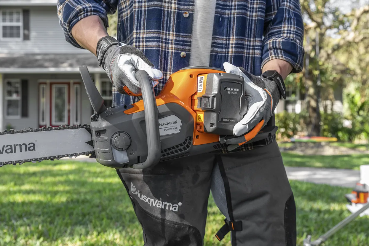 Power Axe 350i Chainsaw (battery and charger included)