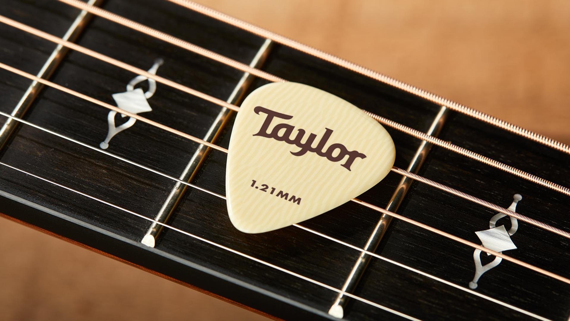 Taylor Premium Darktone Ivoroid 346 Guitar Picks