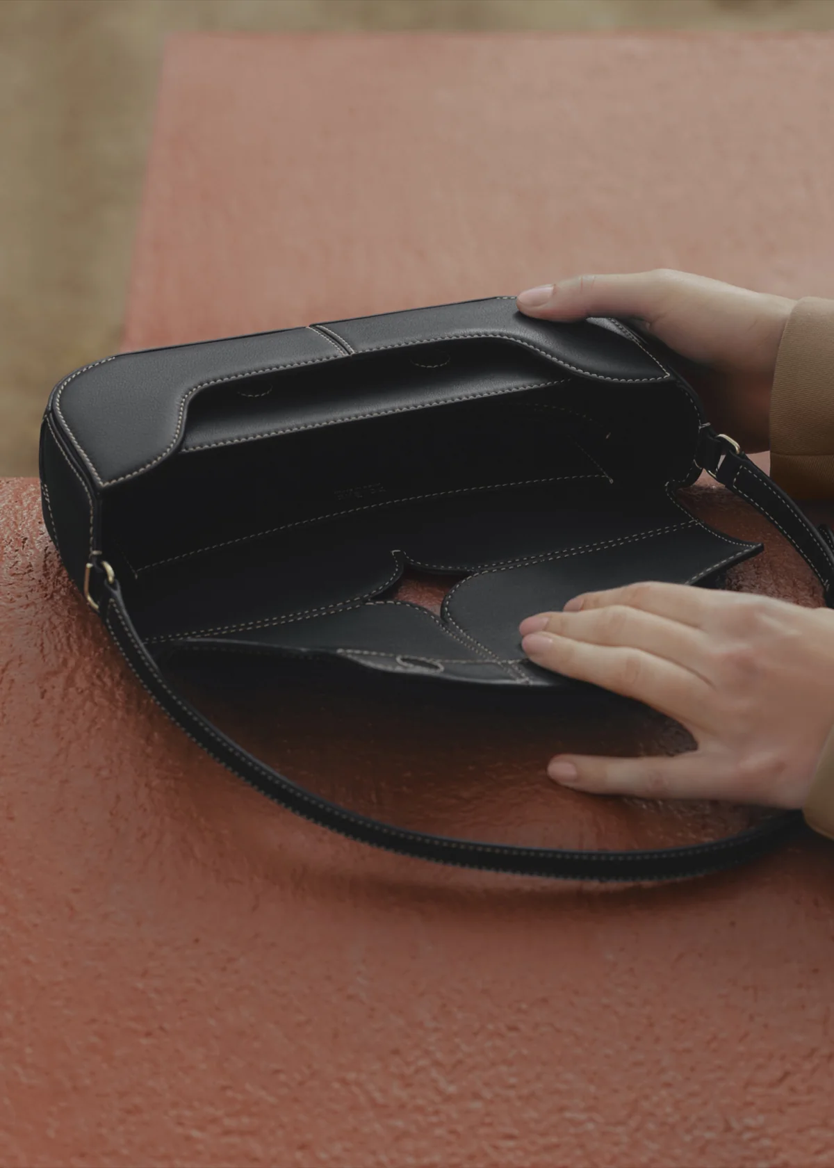 Osmo-Edition Smooth Black with Ecru Stitching