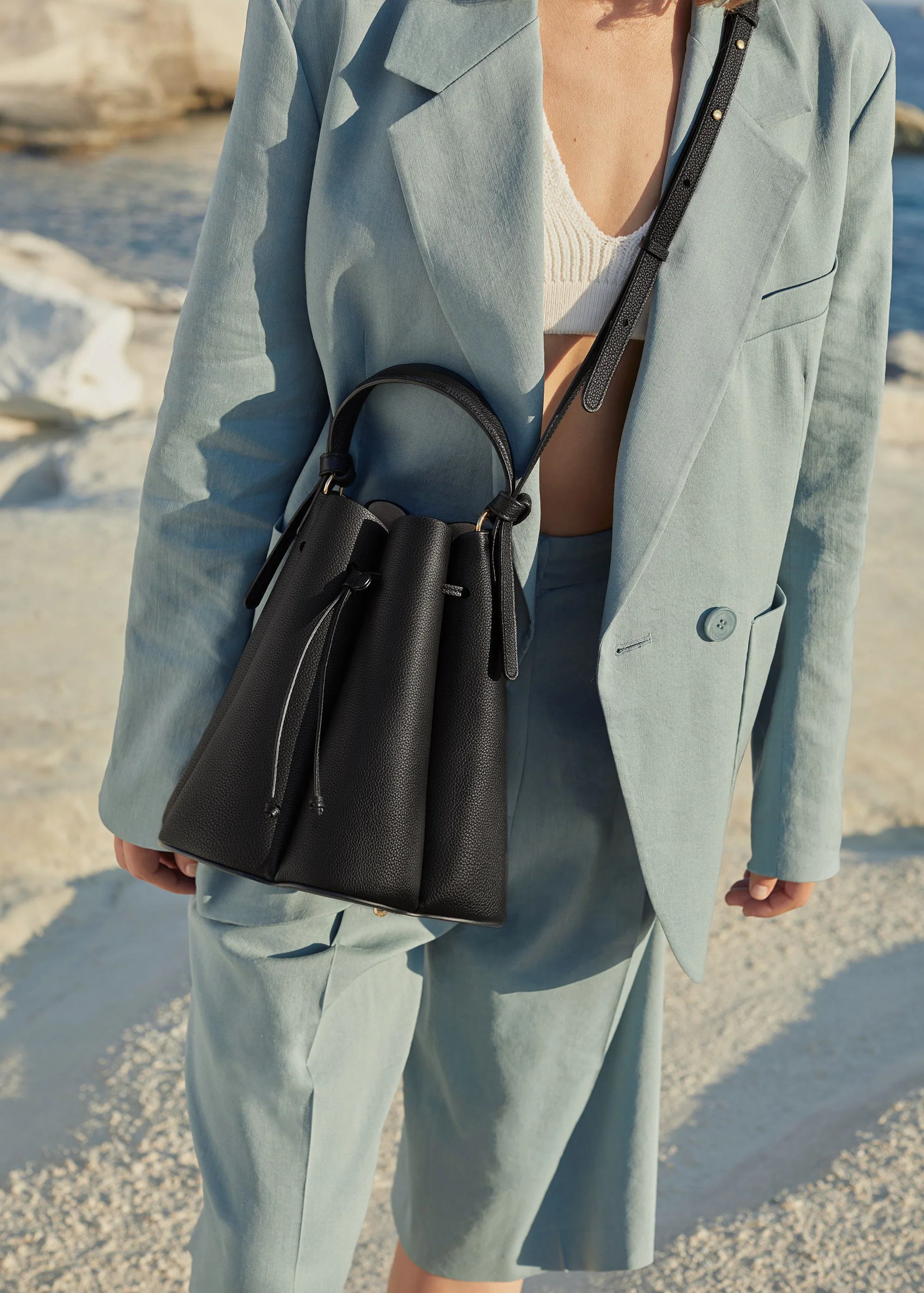 Numéro Huit - Textured Black