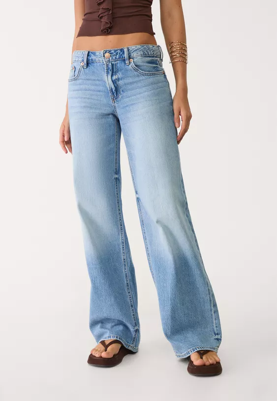 Low wide-leg jeans