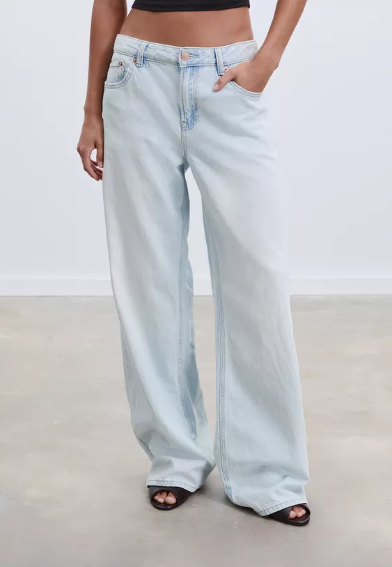 Low wide-leg jeans