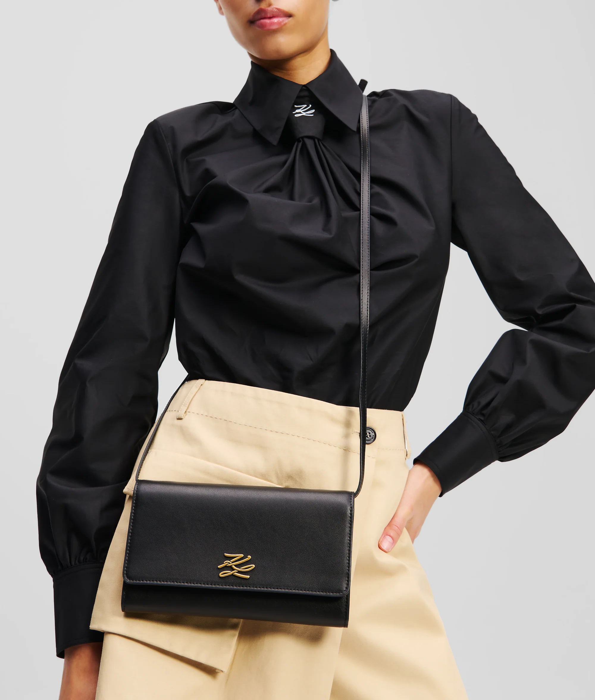 K/AUTOGRAPH CROSSBODY WALLET