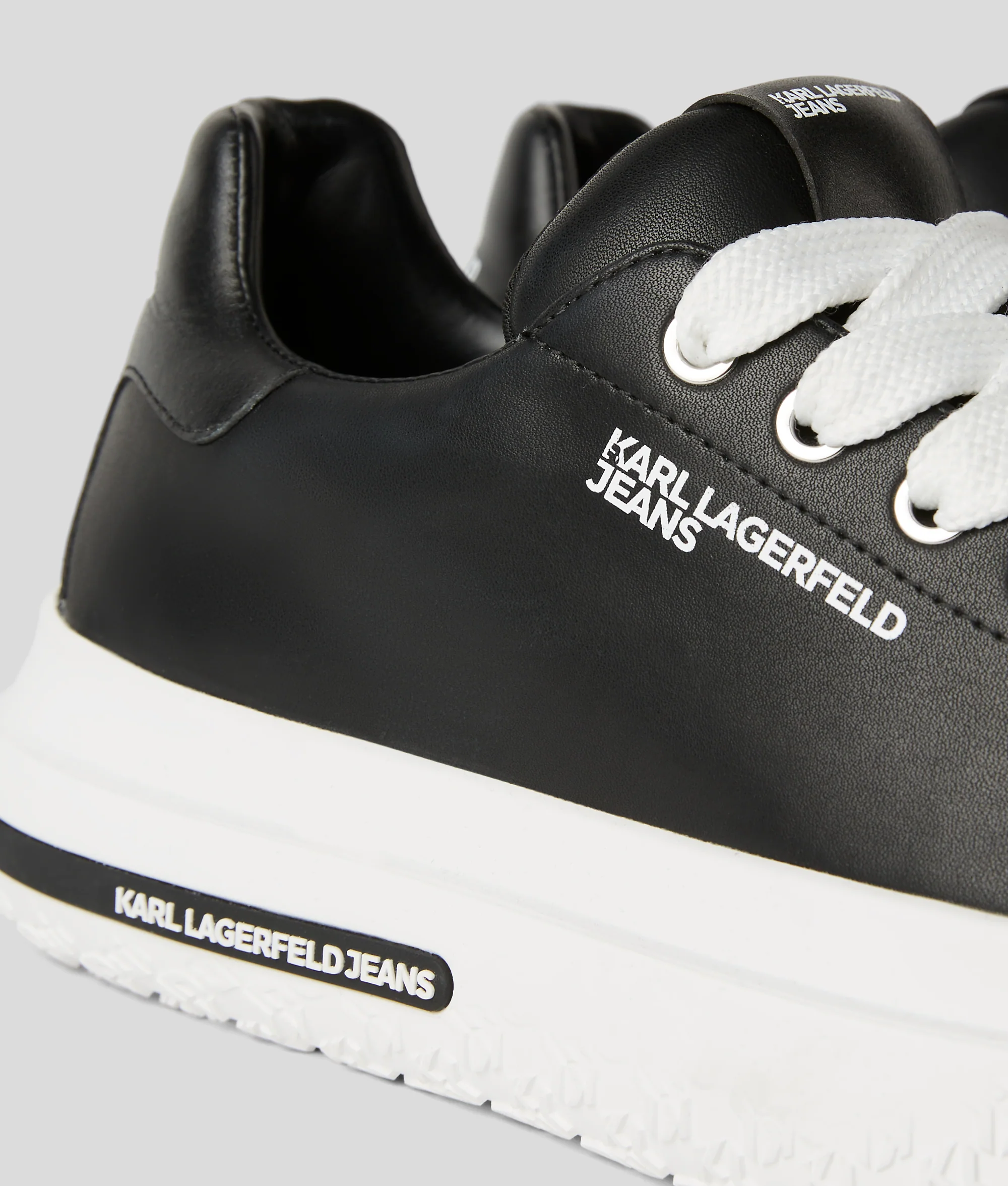 LEATHER SNEAKERS