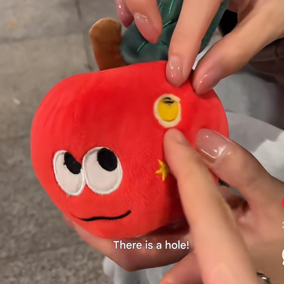 Popular surprise red apple plush keychain/doll charm - a small Christmas gift for your girlfriend.