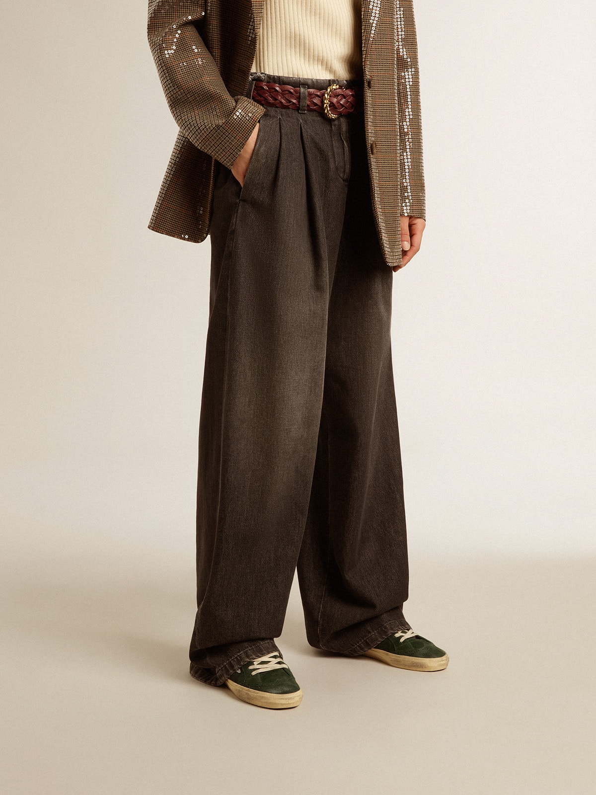 Women's medium-wash cotton pants