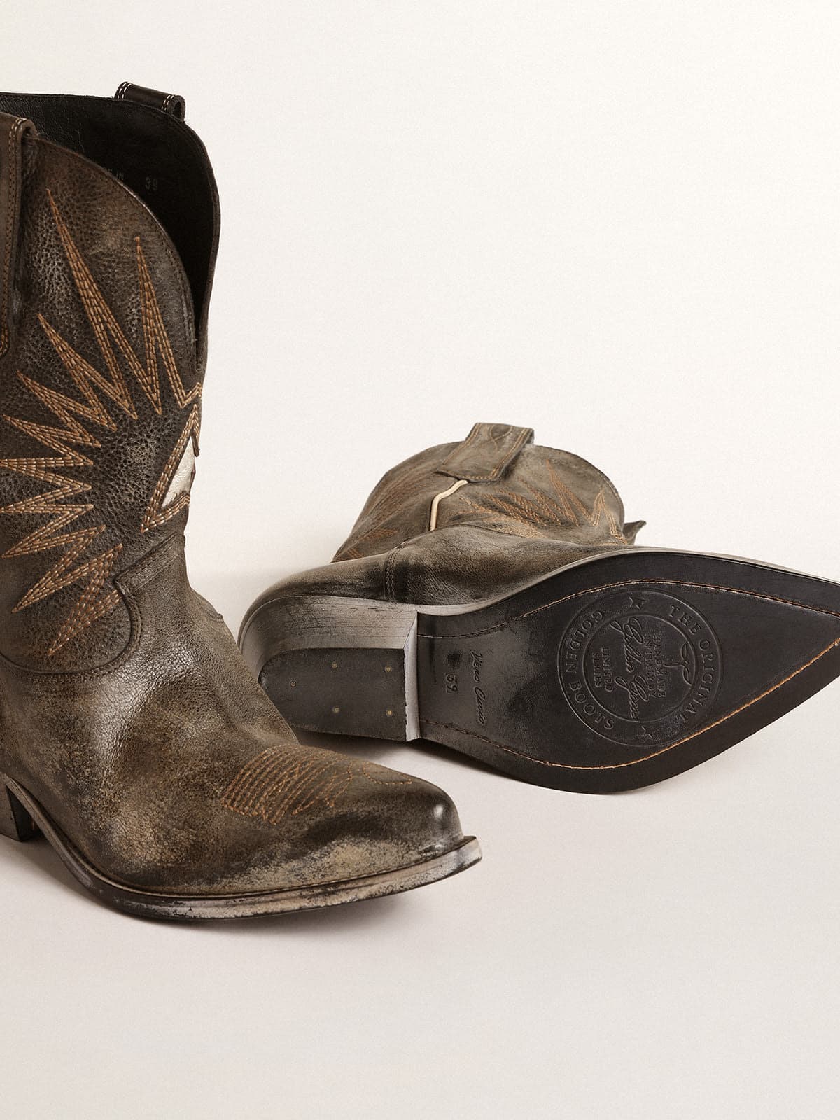 Men's low Wish Star boots in black leather with silver star