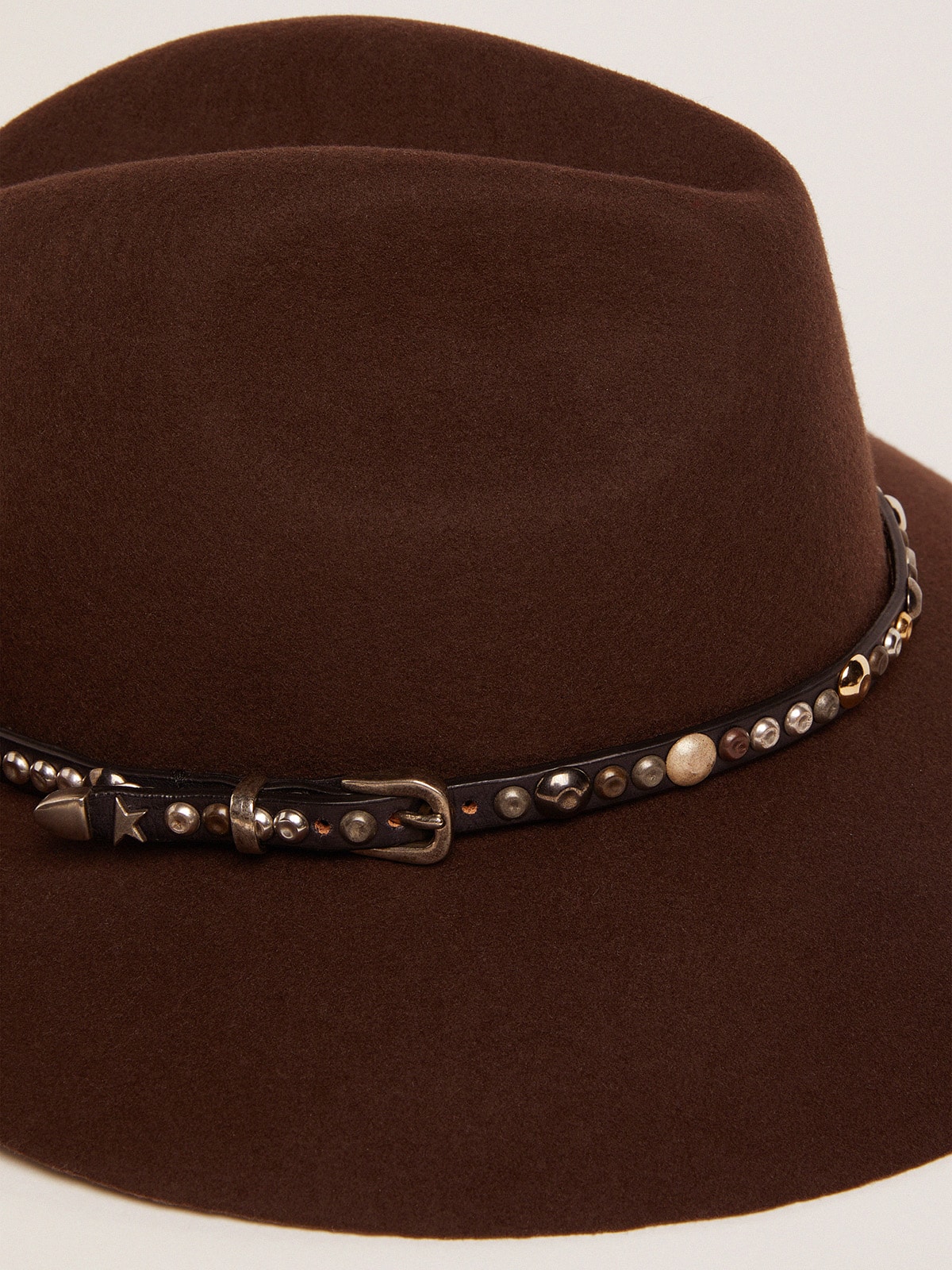 Coffee-brown hat with studded leather strap