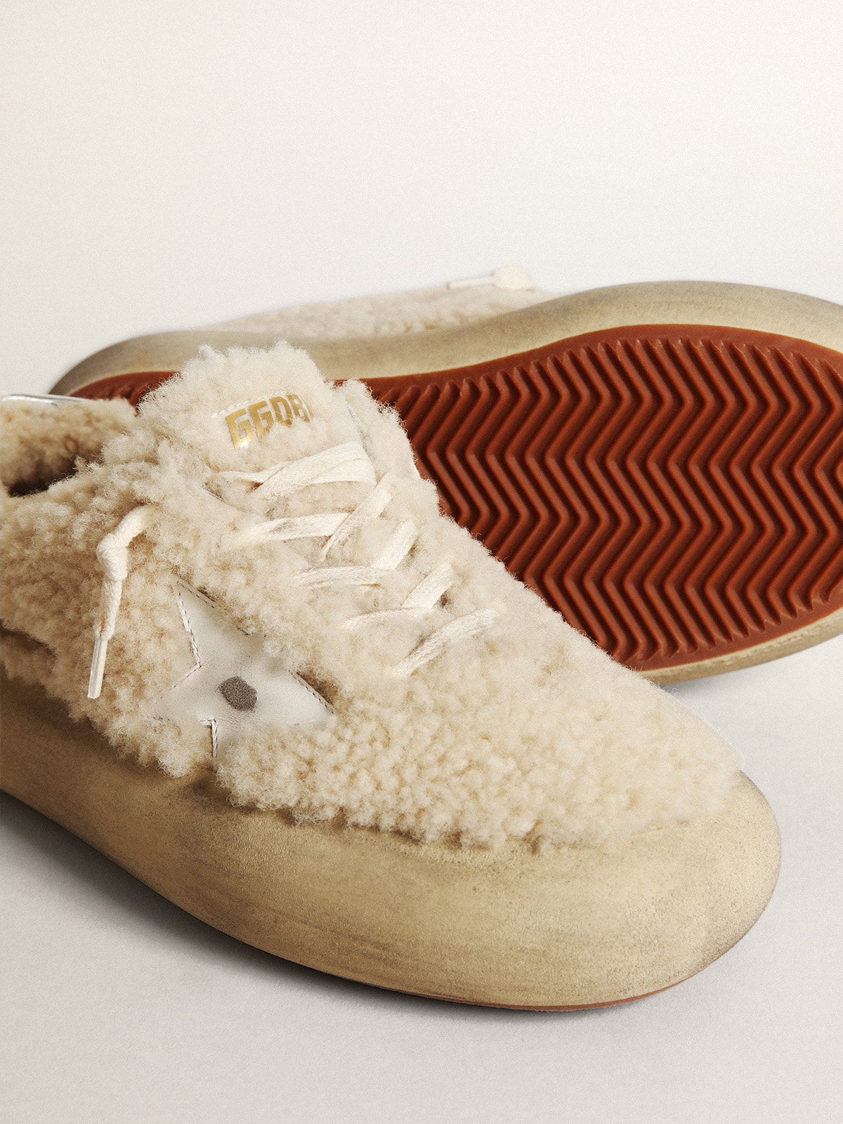 Women’s Space-Star shoes in beige shearling with white leather star and metallic leather heel tab
